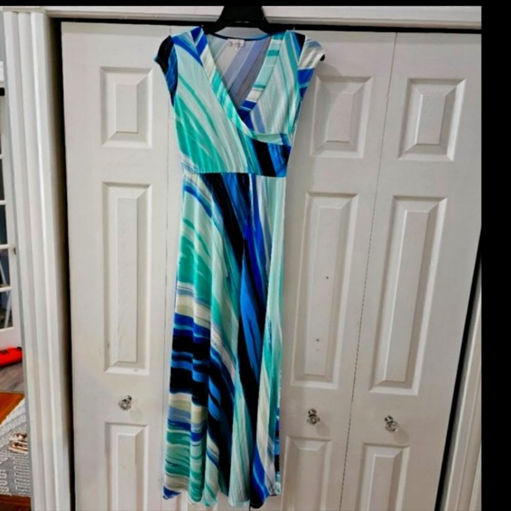 Olivia Mathews Women's Blue & White Dip Dye Stripe V Neck Maxi Dress Size PS
